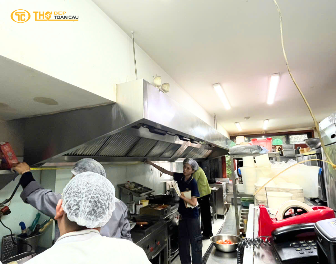 Kiểm tra sửa chữa hệ thống thông gió hút mùi bếp công nghiệp