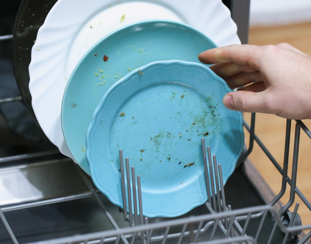 Lỗi máy rửa bát dẫn đến bát đĩa rửa không sạch